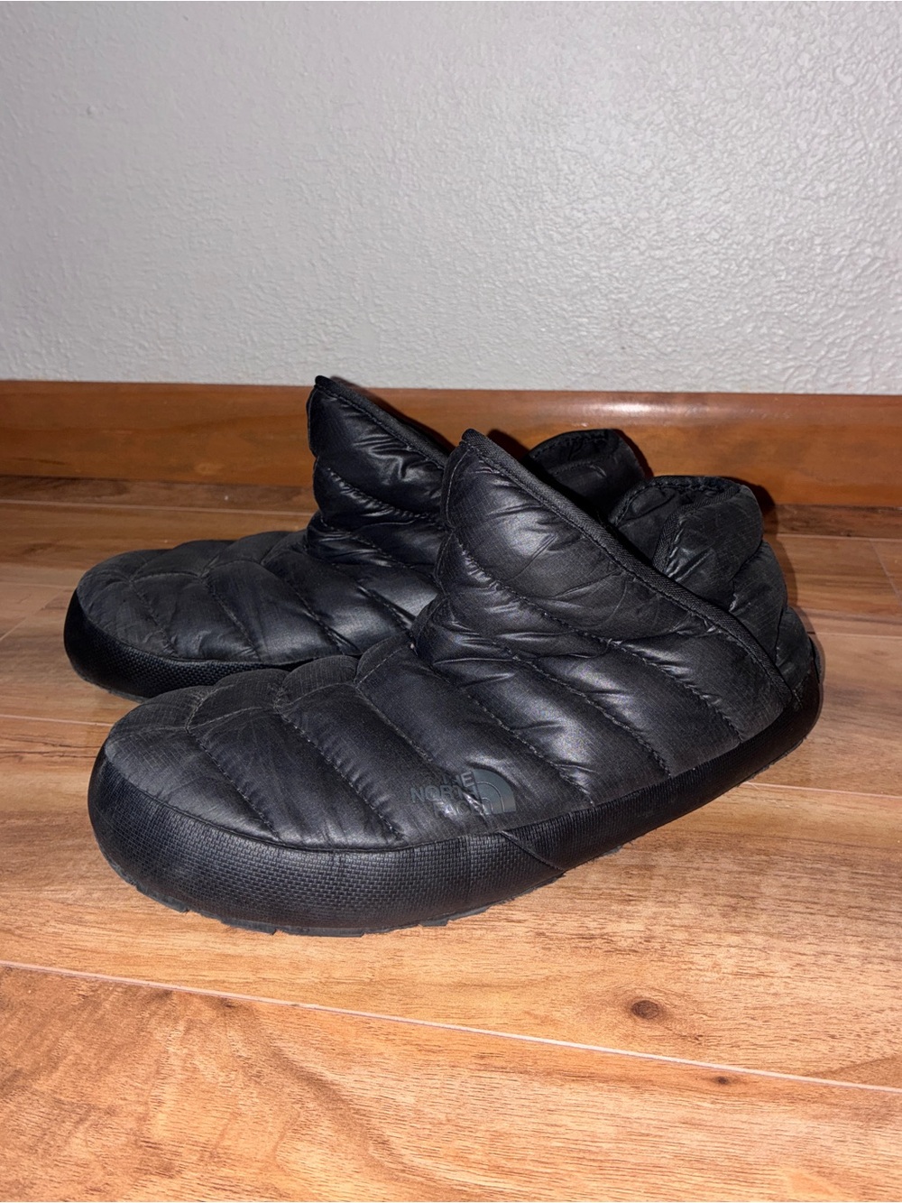 North Face Women’s ThermoBall Traction Booties, black - size 9